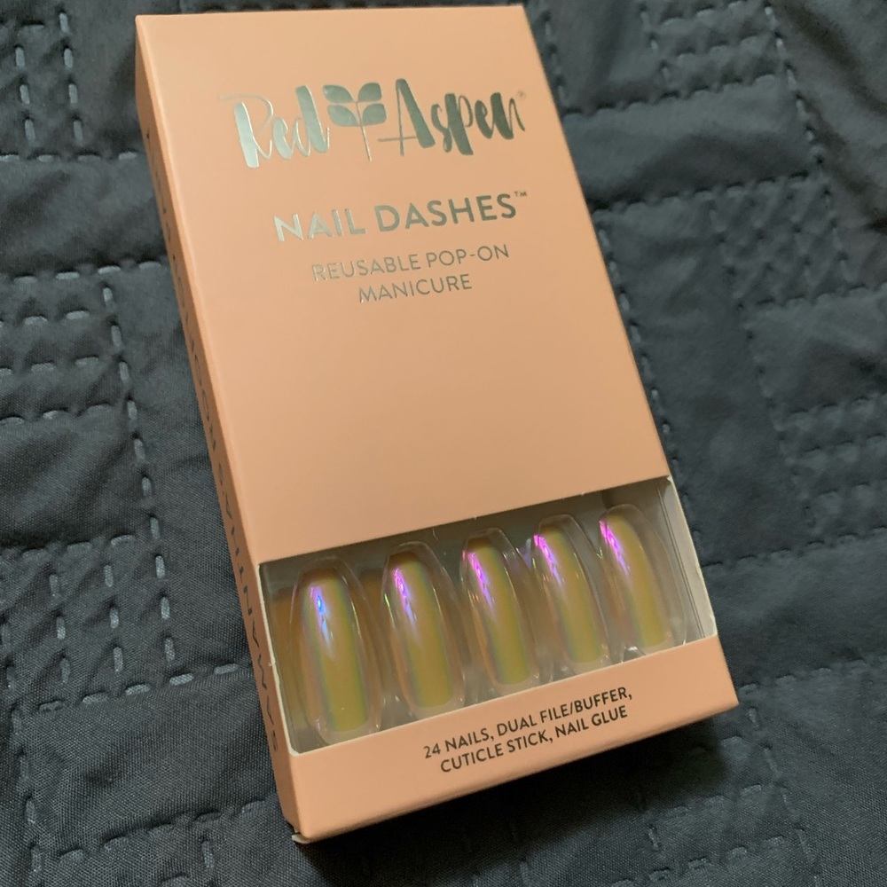 Red Aspen fake nails (unopened)
